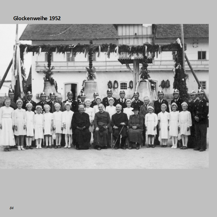 Glockenweihe im Kammerbauern-Hof in Ottmaring 1952
