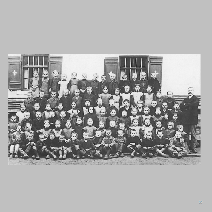 Schulklassen 1920/21 in Ottmaring