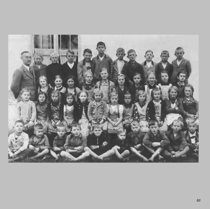 Schulklasse 1940 in Ottmaring