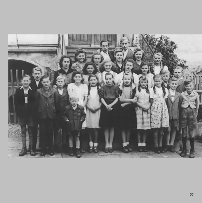 Schulklasse 1948 in Ottmaring