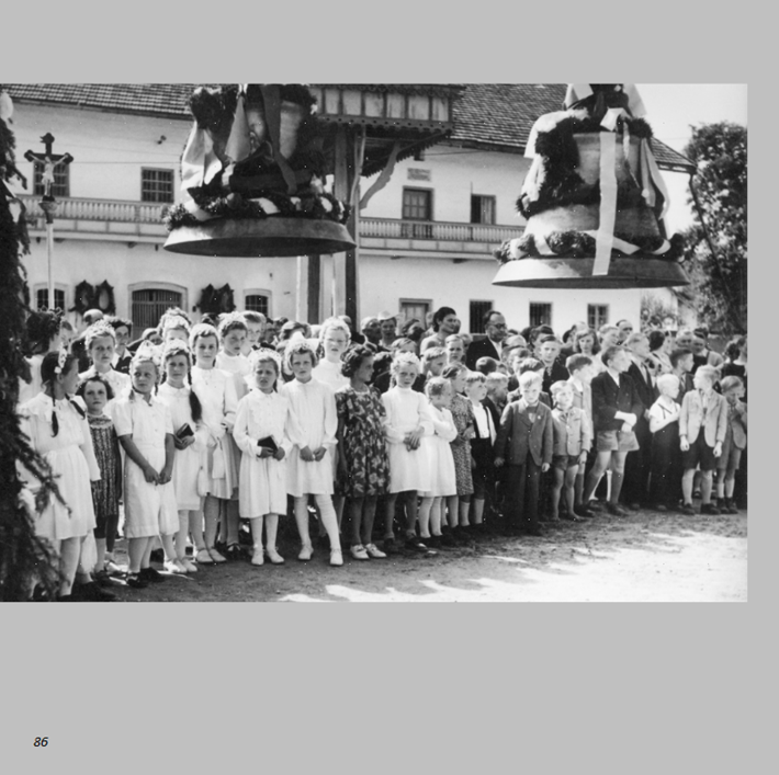 Glockenweihe im Kammerbauern-Hof in Ottmaring 1952