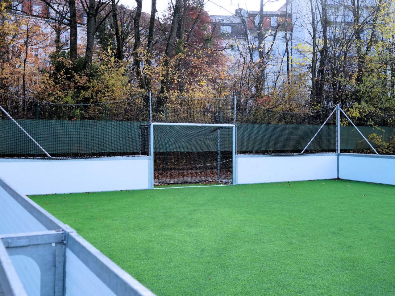 Stadt errichtet Schwarzbau am Tivoli